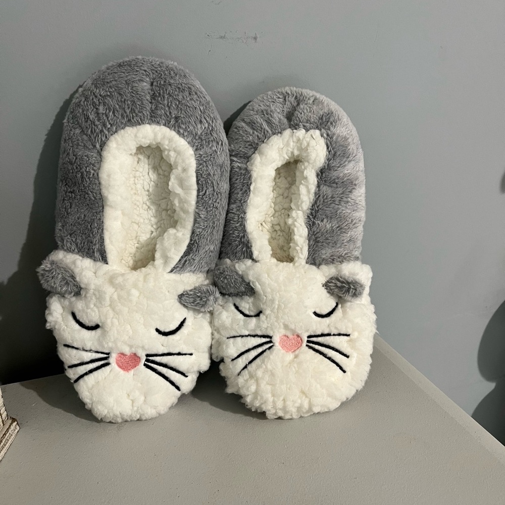 Fuzzy Babba Slippers Gray Kitty Cat House Shoes One Size New - Picture 4 of 8